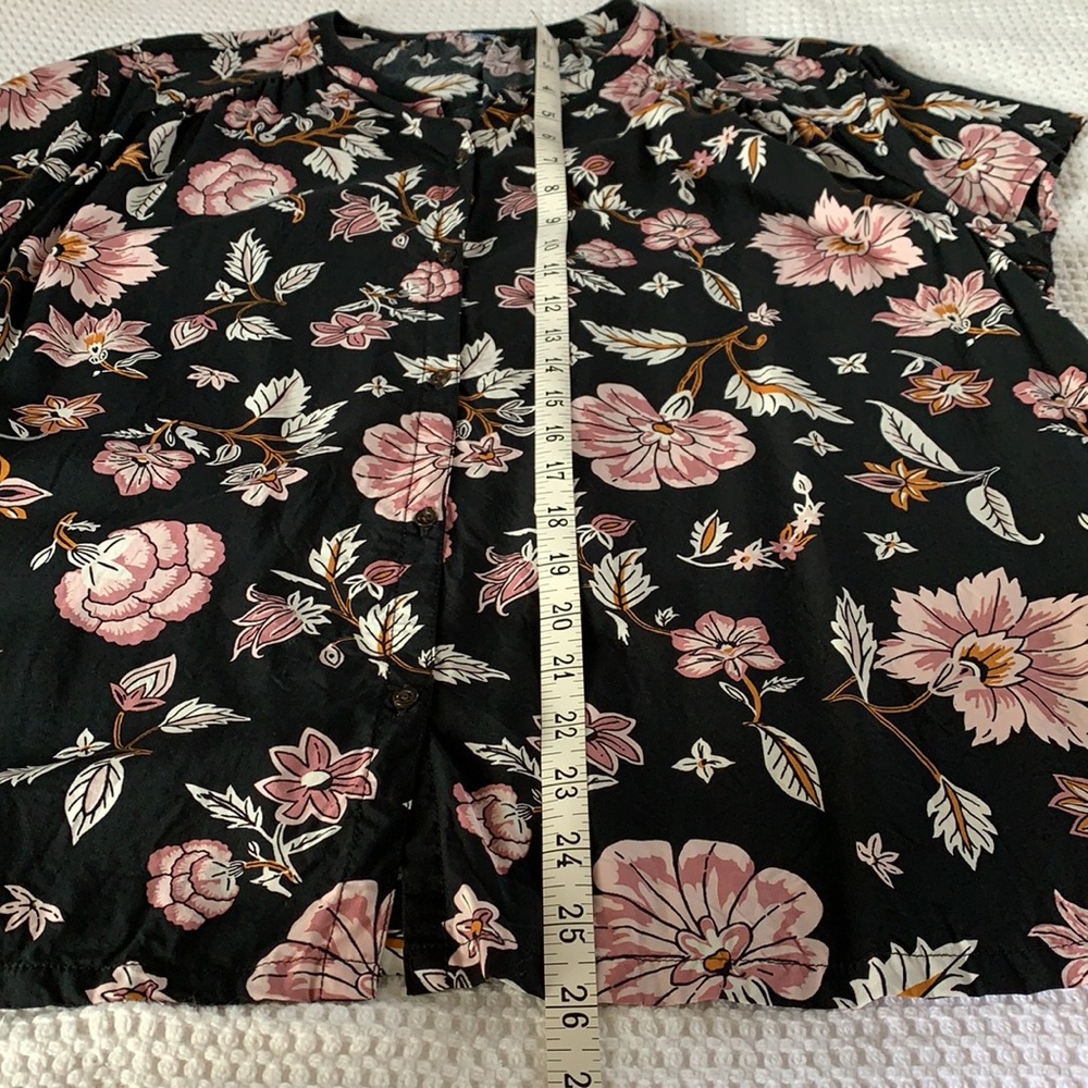 Old Navy black and pink flowered blouse Size XL - Picture 5 of 6